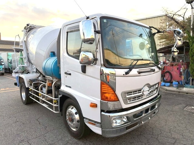 HINO Ranger Mixer Truck LKG-FJ7JDAA 2017 136,850km