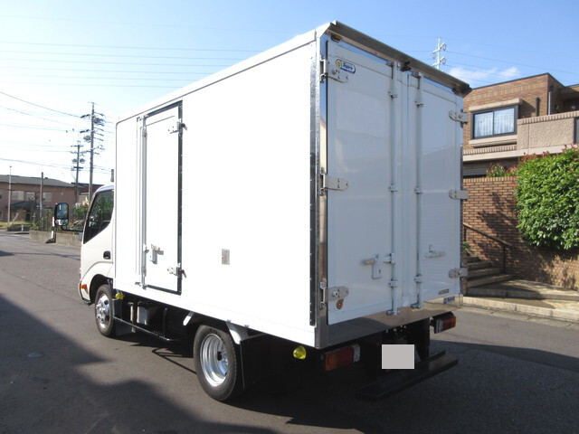 Dutro Refrigerator & Freezer Truck_2
