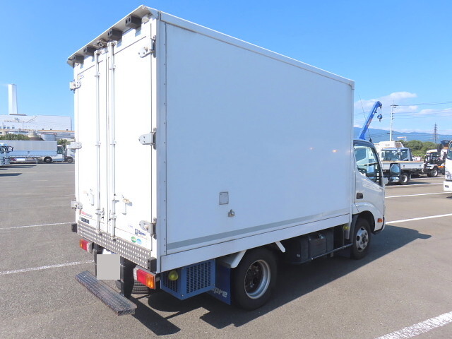 Dutro Refrigerator & Freezer Truck_2