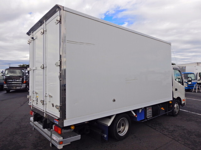 Dutro Refrigerator & Freezer Truck_2