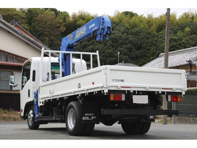 Elf Truck (With 4 Steps Of Cranes)_2