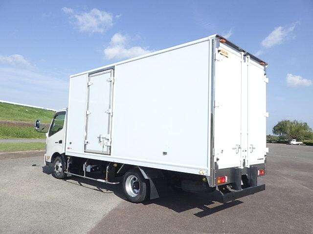 Dutro Refrigerator & Freezer Truck_2