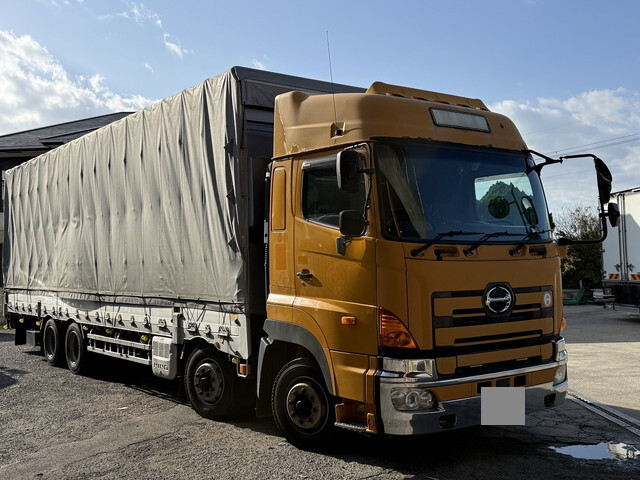 Profia Truck with Accordion Door_1