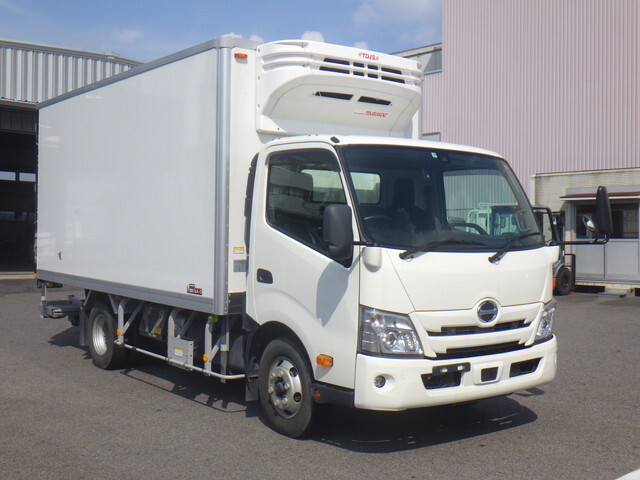 Dutro Refrigerator & Freezer Truck_1