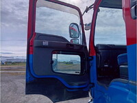 ISUZU Giga Trailer Head QKG-EXD52AD 2013 496,000km_17