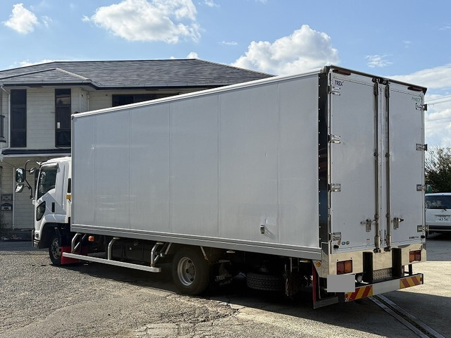 Condor Refrigerator & Freezer Truck_2