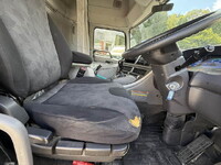 UD TRUCKS Quon Trailer Head QPG-GK5XAB 2015 281,000km_30