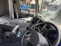 UD TRUCKS Quon Trailer Head QPG-GK5XAB 2015 281,000km_32