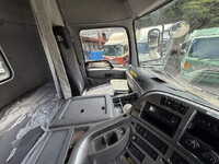 UD TRUCKS Quon Trailer Head QPG-GK5XAB 2015 281,000km_38