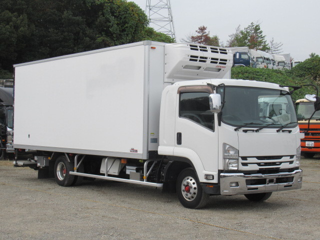 ISUZU Forward Refrigerator & Freezer Truck TKG-FRR90T2 2017 897,800km