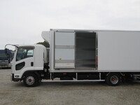 ISUZU Forward Refrigerator & Freezer Truck TKG-FRR90T2 2017 897,800km_4