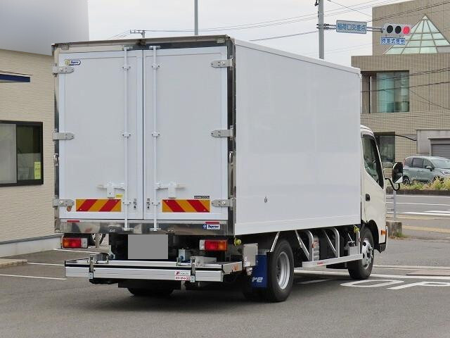 Dutro Refrigerator & Freezer Truck_2