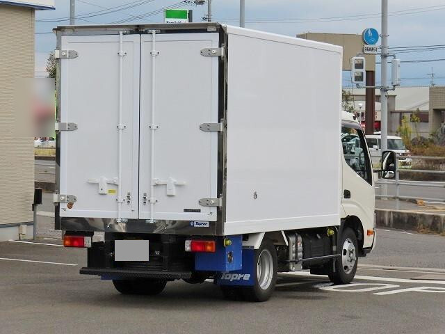 Dutro Refrigerator & Freezer Truck_2