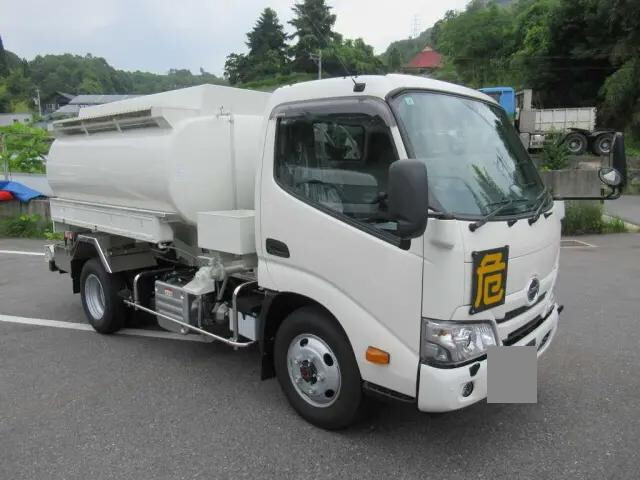 HINO Dutro Tank Lorry 2DG-XZU685M 2024 2,000km_1