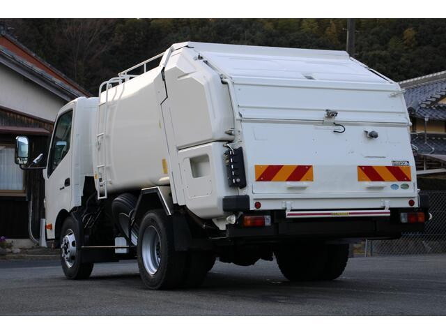 Dutro Garbage Truck_2