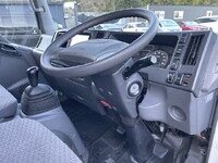 ISUZU Elf Panel Van TRG-NMR85AN 2018 397,070km_34