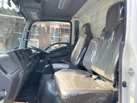 ISUZU Elf Panel Van TRG-NLR85AN 2017 206,381km_19