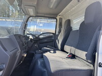 ISUZU Elf Bottle Van TRG-NMR85AN 2018 120,540km_33