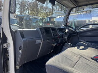 ISUZU Elf Bottle Van TRG-NMR85AN 2018 120,540km_34