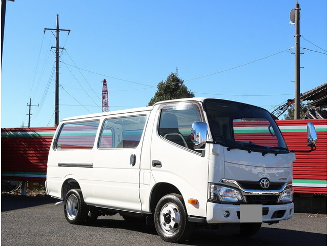 Toyoace Mobile Catering Truck_1