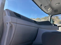 UD TRUCKS Quon Trailer Head QPG-GK5XAB 2017 352,000km_17