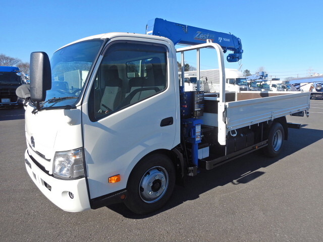 Dutro Truck (With 4 Steps Of Cranes)_1