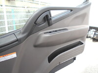 MITSUBISHI FUSO Canter Double Cab 2RG-FBA20 2025 281km_37