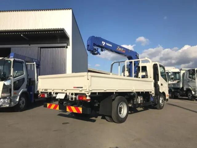 Dutro Truck (With 4 Steps Of Cranes)_2