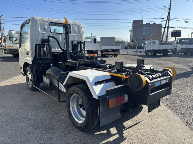 Dutro Container Carrier Truck_2