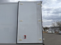 ISUZU Forward Refrigerator & Freezer Truck 2PG-FTR90V2 2018 322,000km_17