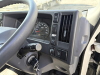 ISUZU Elf Panel Van TRG-NLR85N 2018 148,300km_31