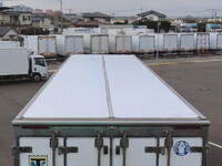 ISUZU Giga Refrigerator & Freezer Truck QKG-CYL77B 2017 757,500km_8