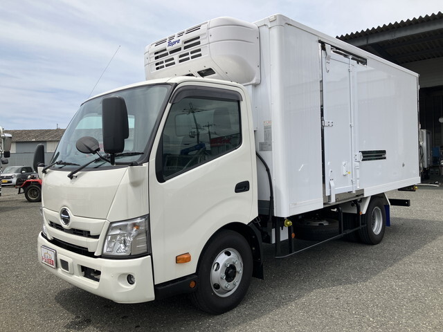 Dutro Refrigerator & Freezer Truck_1