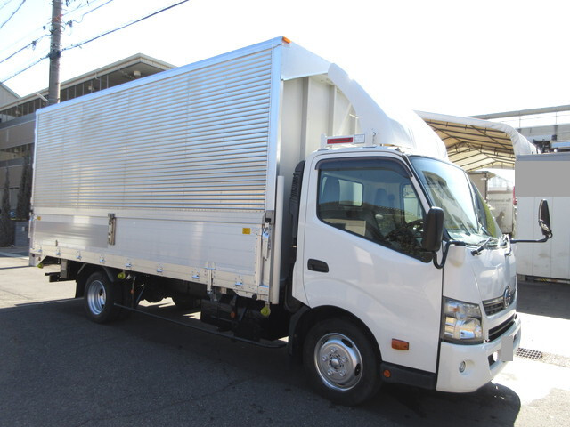 HINO Dutro Aluminum Wing TKG-XZU720M 2016 192,000km