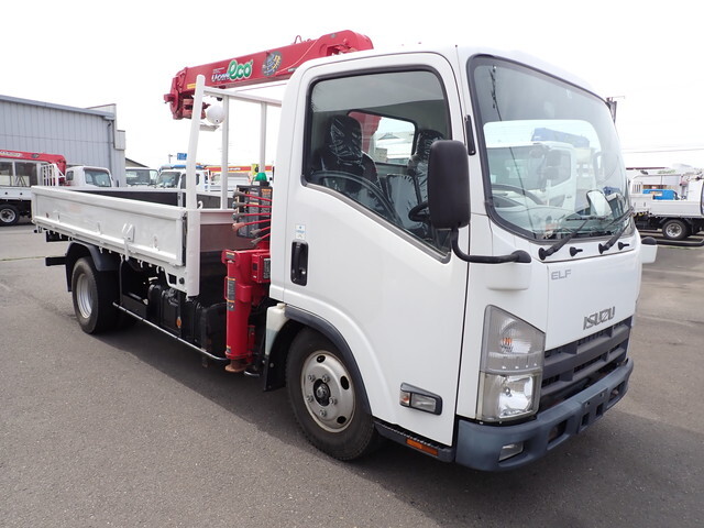 Elf Truck (With 3 Steps Of Cranes)_1