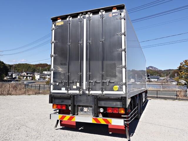 Giga Refrigerator & Freezer Truck_2