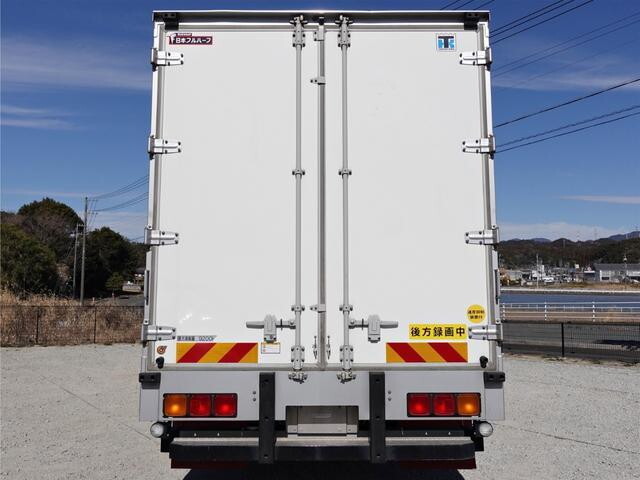 Giga Refrigerator & Freezer Truck_2