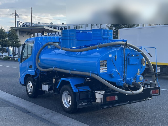 Dutro Vacuum Truck_2