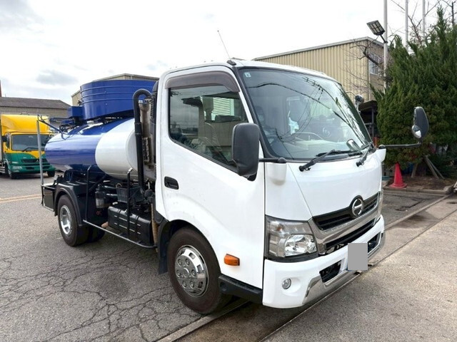 Dutro Vacuum Truck_1