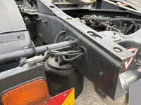 UD TRUCKS Quon Trailer Head QPG-GK5XAB 2015 392,000km_14