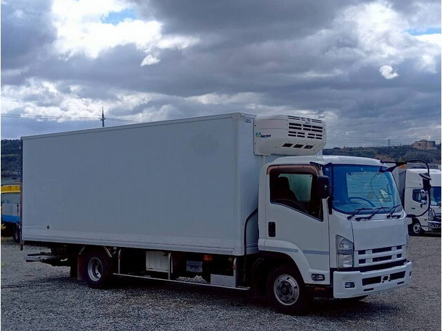 ISUZU Forward Refrigerator & Freezer Truck TKG-FRR90T2 2013 640,403km