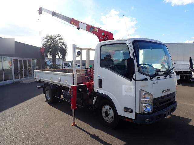 Elf Truck (With 3 Steps Of Cranes)_1