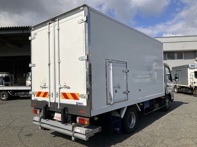 Dutro Refrigerator & Freezer Truck_2