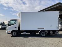 HINO Dutro Refrigerator & Freezer Truck TKG-XZU712M 2018 203,480km_5