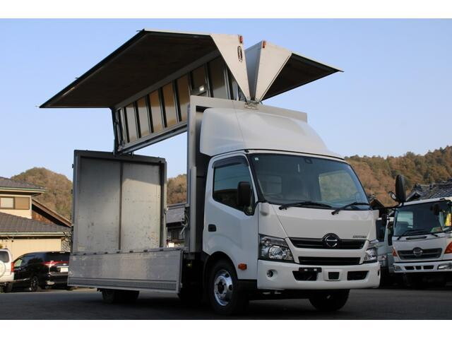 HINO Dutro Aluminum Wing TPG-XZU722M 2018 211,000km