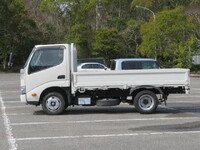 HINO Dutro Flat Body 2RG-XZU605M 2023 32,000km_3