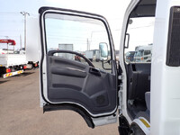 ISUZU Elf Aluminum Van TPG-NLR85AN 2015 105,900km_32