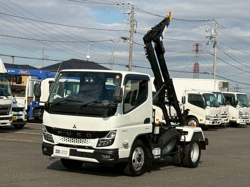 MITSUBISHI FUSO Canter Container Carrier Truck 2RG-FBAV0 2023 17,000km