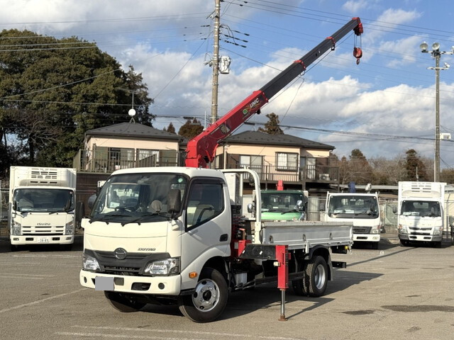 Dutro Truck (With 4 Steps Of Cranes)_1