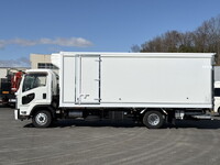 ISUZU Forward Refrigerator & Freezer Truck TKG-FRR90T2 2017 556,000km_6